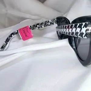 Betsey Johnson | Accessories | Betsey Johnson Glitter  display picture 2